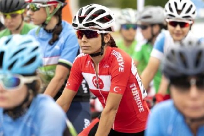 KADIN SPORCULAR 107 KİLOMETRE PEDAL ÇEVİRDİ