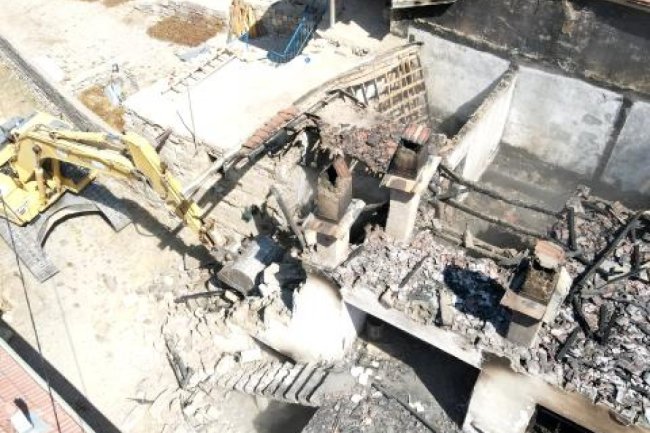 CABBAR, ZÜMRÜT ANNENİN YARALARINI SARMAK İÇİN KOLLARI SIVADI