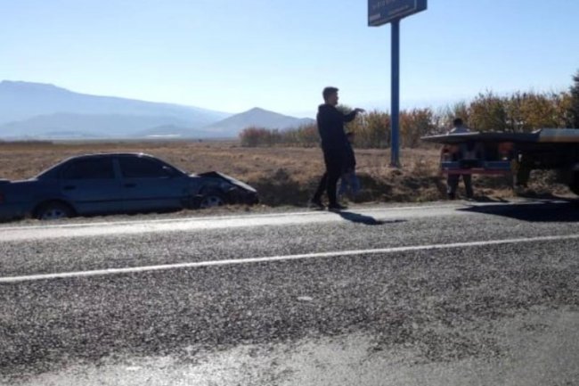 KAZA YAPAN ARAÇLAR ŞARAMPOLE DEVRİLDİ