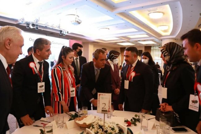 HEMŞERİMİZ HASAN KILINÇ YILIN ÖĞRETMENİ SEÇİLDİ