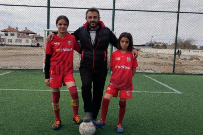 ANAOKULU'NDA KEŞFEDİLEN KADIN FUTBOLCULAR MİLLİ TAKIMA SEÇİLDİ