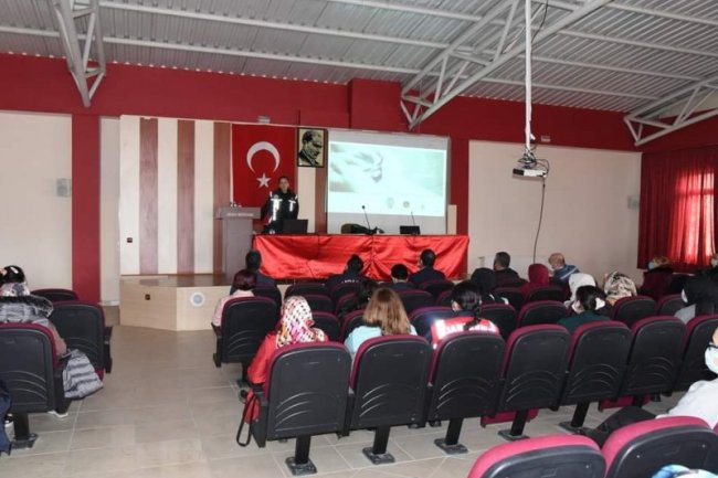 EN İYİ NARKOTİK POLİSİ ANNE KONULU EĞİTİM KONFERANSI DÜZENLENDİ