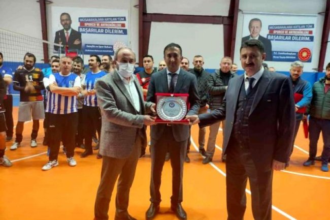 KADİR YAĞLIOĞLU VOLEYBOL TURNUVASI SONA ERDİ