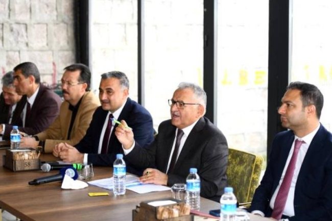 BAŞKAN BÜYÜKKILIÇ, DEVELİ'DE MUHTARLARLA BULUŞTU