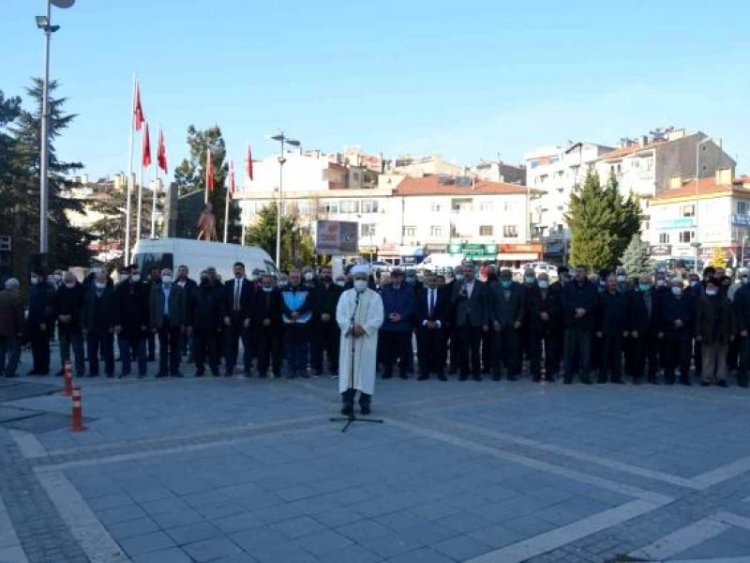 DEVELİ'DE SEZAİ KARAKOÇ İÇİN GIYABİ CENAZE NAMAZI KILINDI