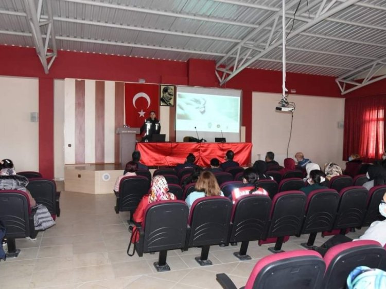 EN İYİ NARKOTİK POLİSİ ANNE KONULU EĞİTİM KONFERANSI DÜZENLENDİ