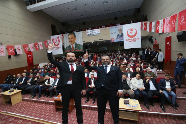 BÜYÜK BİRLİK PARTİSİNDE BAYRAK DEĞİŞİMİ